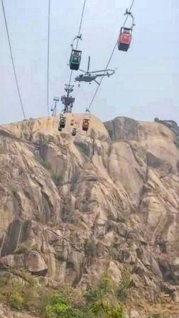 Accident happened on ropeway in Deoghar: Army helicopters engaged in rescue