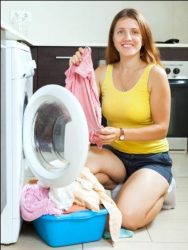 Use these things while washing clothes to make them smell