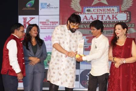 Senior film journalist Kali Das Pandey gets 'Best Journalist Award'