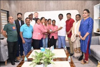 5 women hockey players who returned after participating in the sports and cultural exchange program organized in America met Chief Minister Shri Hemant Soren