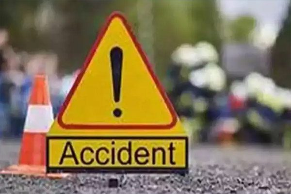 Ayodhya Truck collided with a trolley full of devotees, one dead