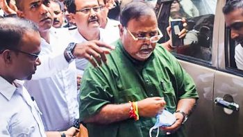 Partha Chatterjee, who was trapped in the scam of 100 crores, discharged from the post of minister