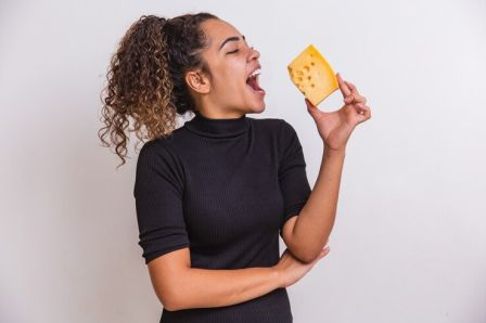 Consumption of cheese should not be heavy on health, these are the disadvantages