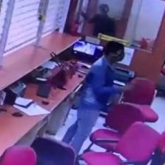 24 kg gold and 11 lakh cash looted at gunpoint