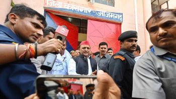 Akhilesh met Ramakant Yadav in Azamgarh jail