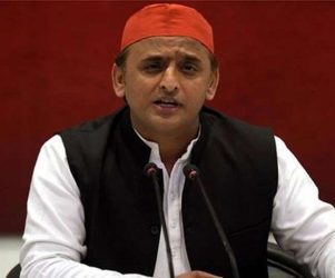 Every people voluntarily hoisted the tricolor of Khadi Akhilesh