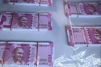 Police caught three people bringing fake notes from Nepal to India