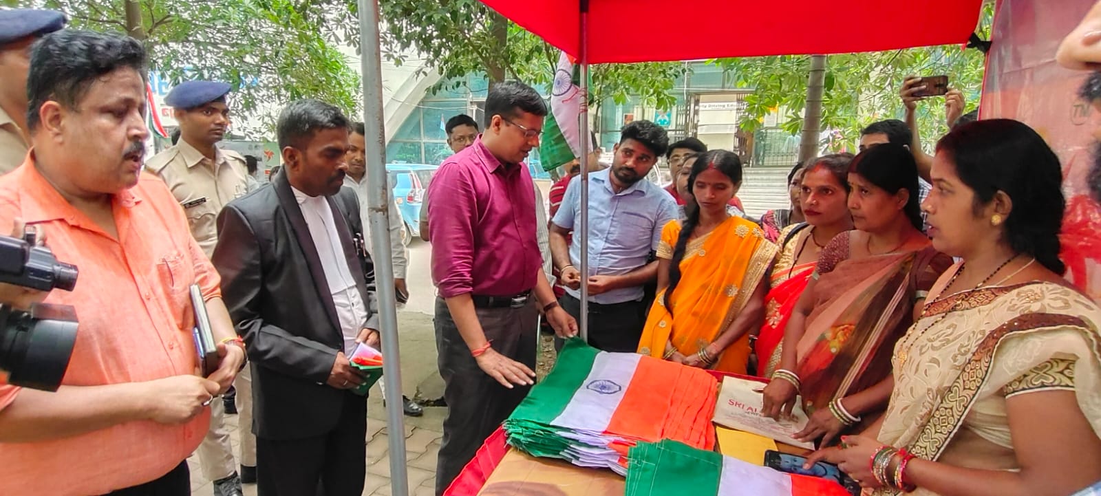 Ranchi residents can get the flag by giving 20 rupees cooperation amount