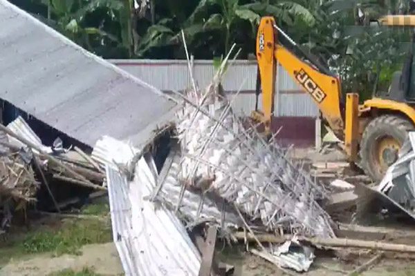 Yogi model against terror in Assam too, bulldozer on terrorist Mustafa's madrassa