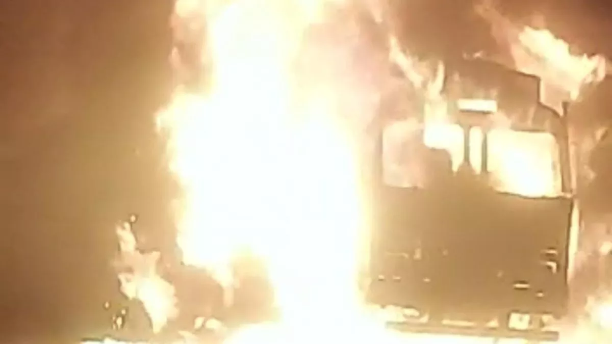 A truck running in the middle of the road turned into a ball of fire in Baghpat