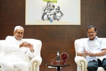 Nitish Kumar meets Kejriwal, politics heats up