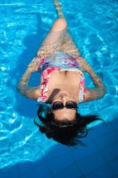 Protect your hair from chlorinated water in these ways while swimming