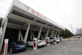 Tesla recalls 1.1 million vehicles due to windowshield glitch