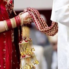 To stop the fifth marriage of the father, his children reached the wedding venue