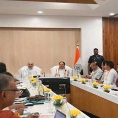 Assam Shah meets officials, discusses issues related to floods