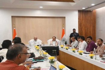 Assam Shah meets officials, discusses issues related to floods