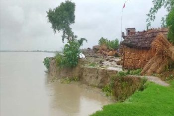 Azamgarh Ghaghra river showed fierce form, flood devastation in 65 villages