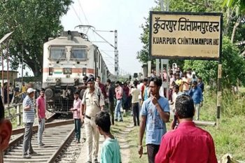 Saptakranti Express saved from being a victim of an accident