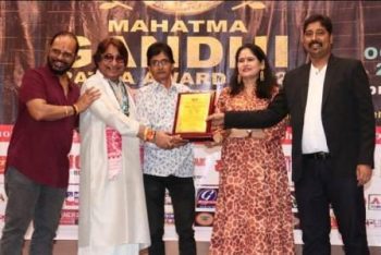 Senior Film Journalist Kali Das Pandey got 'Mahatma Gandhi Ratna Award'