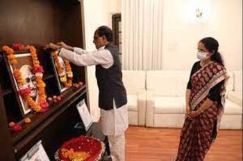 Shivraj pays tribute to Mahatma Gandhi and Lal Bahadur Shastri on his birth anniversary