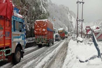 Traffic disrupted on Jammu-Srinagar highway