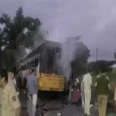 Traumatic accident in Nashik Massive fire in bus after it collided with truck, 11 people burnt alive