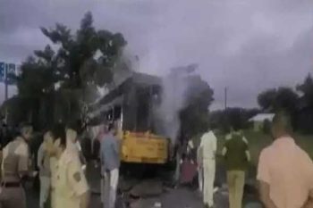 Traumatic accident in Nashik Massive fire in bus after it collided with truck, 11 people burnt alive