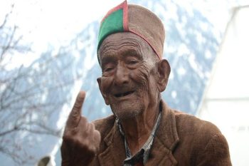 Himachal elections - the first voter of the country voted from home for the first time