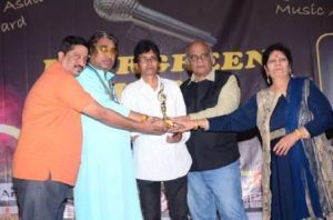 Devendra Khanna, director of VS Nation Media Agency and Taal Music and Films, decorated the beautiful melodious evening of Evergreen Music Award.....!