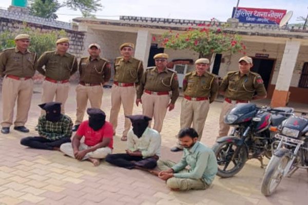 Four accused arrested in robbery of 9 lakhs from businessman
