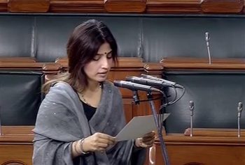 Newly elected Samajwadi Party MP Dimple Yadav takes oath in Lok Sabha