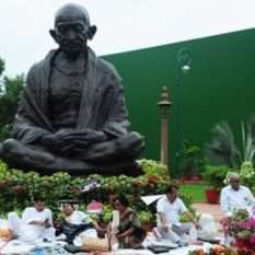 Protest at Gandhi statue demanding debate on China