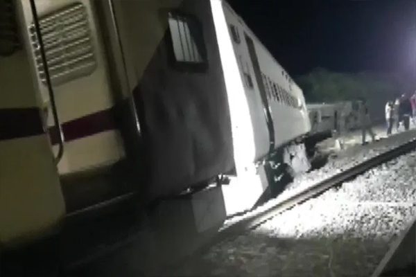 Big rail accident in Rajasthan, 8 coaches of Suryanagari Express derailed – many passengers injured
