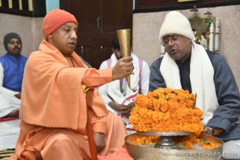 CM Yogi wished for public welfare by doing Rudrabhishek, also listened to people's problems