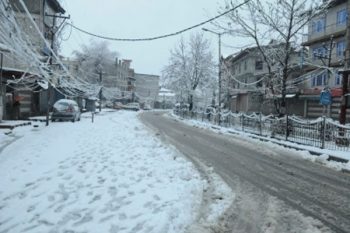 Heavy snowfall in Kashmir, Himachal and Uttarakhand, flights canceled from Srinagar airport, National Highway also closed