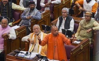 Heated exchanges between Chief Minister Yogi and Leader of Opposition Akhilesh in Uttar Pradesh Assembly