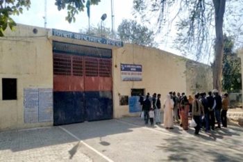 Inmates of Mathura jail preparing herbal gulal