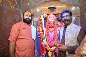 Chief Minister Mr. Hemant Soren performed rituals and laid the foundation stone for the beautification and reconstruction work of the areas around the Tapovan temple.