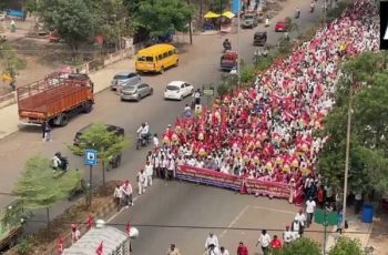 Thousands of farmers on the streets for onion price