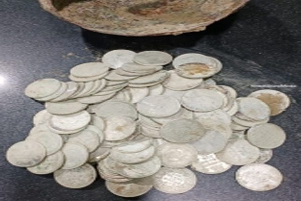 240 silver coins found during the excavation of the house, the laborer handed over to the police