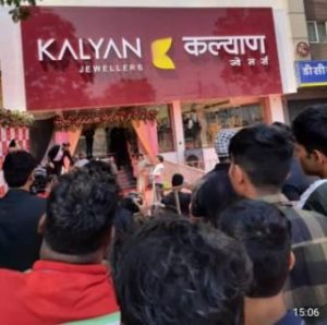 Actress Shilpa Shetty inaugurates new showroom of Kalyan Jewelers in Jharkhand