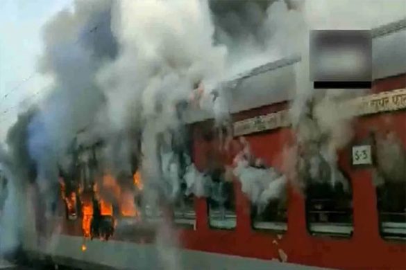 Fierce fire in Ratlam-Indore DEMU train, 2 coaches burnt to ashes, engine also gutted