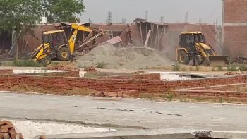 Maida demolished illegal colony of BSP leader, bulldozer thundered for several hours