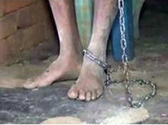 Tied the husband with chains and imprisoned him in the room, remained hungry and thirsty for three days, the police cut the fetters