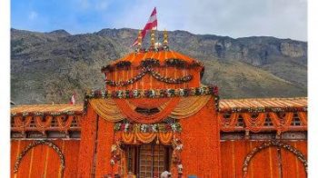 Uttarakhand Fresh snowfall in Badrinath Dham, doors of Badrinath will open from April 27