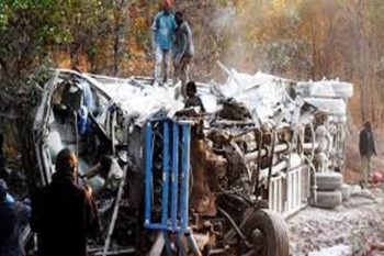 A bus full of passengers collided with a truck, 24 people died and 12 were injured