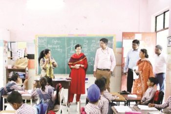 Atishi increased the enthusiasm of children and teachers by joining the class