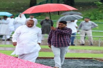 Congress leaders pay tribute to Pandit Nehru on his 59th death anniversary