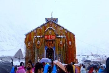 Kedarnath Dham Dozens of tents broken due to snowfall, up to two and a half feet of snow in Dham, DGP takes charge in Kedar