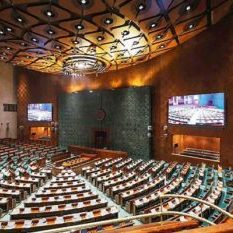 Politics heats up on the new Parliament House, 25 parties will be involved in the inauguration program - a mirror to the opposition
